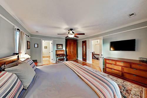 Upgraded Craftsman Gem - Firepit - Walk To Dining Home