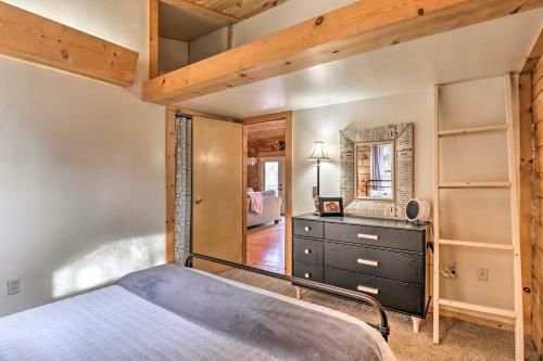 Rustic-yet-cozy Cabin With Fire Pit In Smokies!