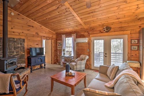Rustic-yet-cozy Cabin With Fire Pit In Smokies!