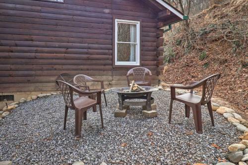 Rustic-yet-cozy Cabin With Fire Pit In Smokies!