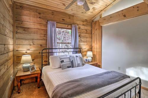 Rustic-yet-cozy Cabin With Fire Pit In Smokies!