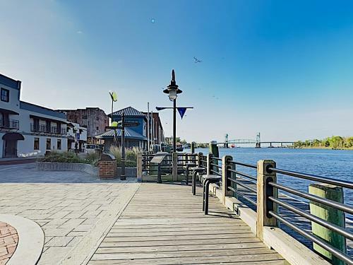 Apartamento New Listing! 9th-floor River-view Condo With Balcony Condo