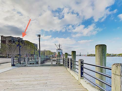 Apartamento New Listing! 9th-floor River-view Condo With Balcony Condo