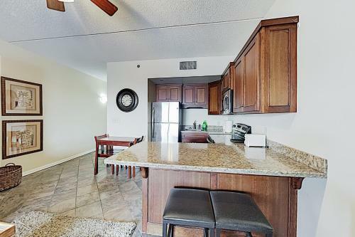 Apartamento New Listing! 9th-floor River-view Condo With Balcony Condo