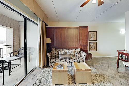 Apartamento New Listing! 9th-floor River-view Condo With Balcony Condo