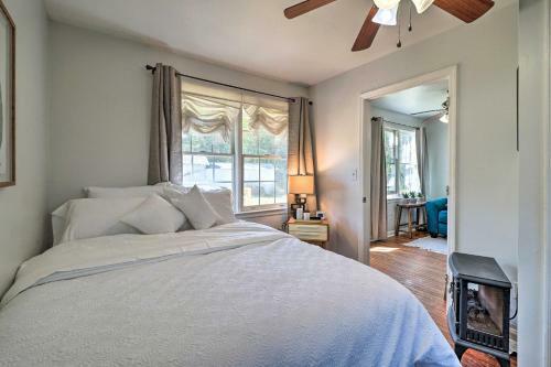 Cozy Tiny House 4 Miles To Downtown Wilmington!