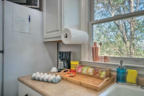 Cozy Tiny House 4 Miles To Downtown Wilmington!