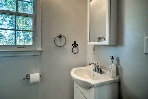 Cozy Tiny House 4 Miles To Downtown Wilmington!