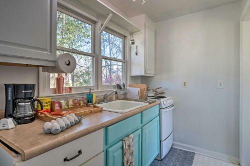 Cozy Tiny House 4 Miles To Downtown Wilmington!