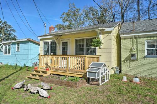 Cozy Tiny House 4 Miles To Downtown Wilmington!