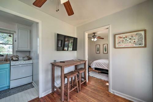 Cozy Tiny House 4 Miles To Downtown Wilmington!