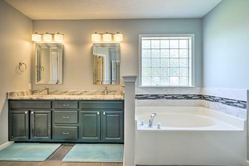 Modern Corporate Retreat By Downtown And Beach!