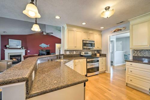 Modern Corporate Retreat By Downtown And Beach!