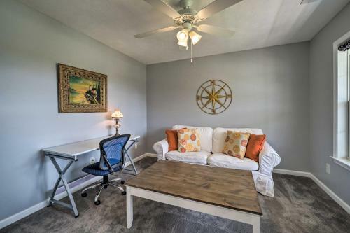Modern Corporate Retreat By Downtown And Beach!