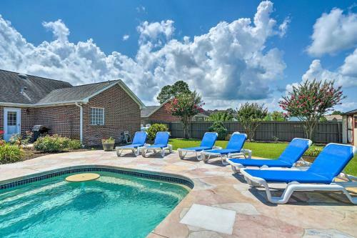 Modern Corporate Retreat By Downtown And Beach!