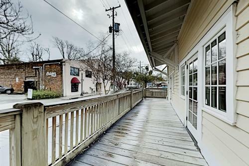 Apartamento Designer Riverfront Retreat - Walk To Everything Condo