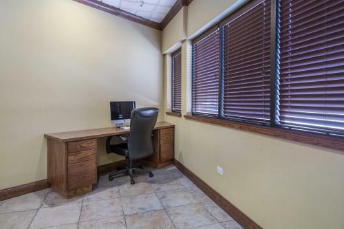 Hotel Badlands Inn & Suites