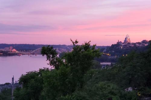 Queen City Home With River View - 3 Mi To Dtwn!