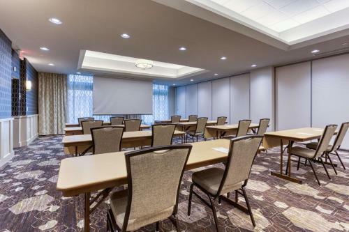 Hotel Drury Inn & Suites Columbus Polaris