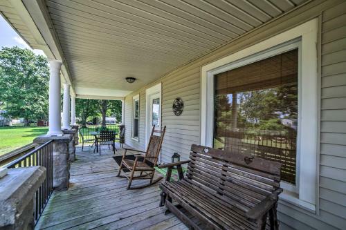 Charming Apartment On The Strip By Lake Erie!