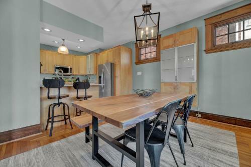 Oakley Square 3br Charmer - Total Walkability Home
