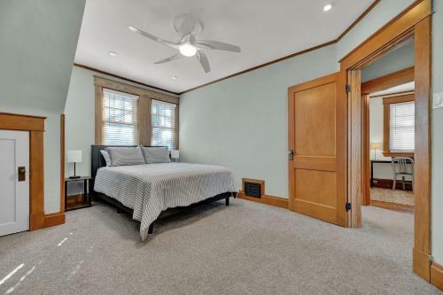 Oakley Square 3br Charmer - Total Walkability Home