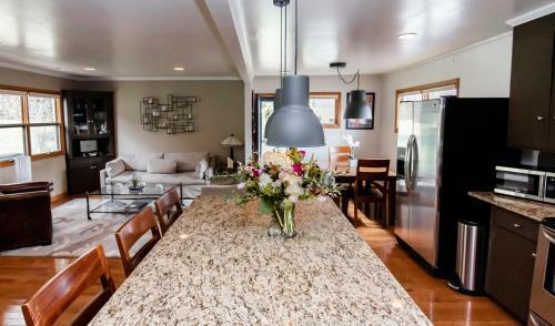 Hostal Small Batch Lodging