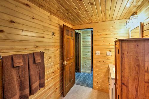 Cozy Cabin With Deck, Hot Tub And Pond By Hocking Hills