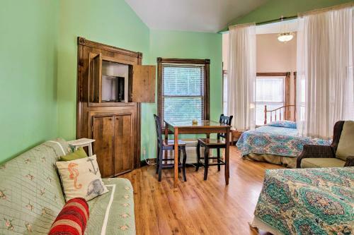Charming Studio Cottage, Ski-in And Ski-out Access!