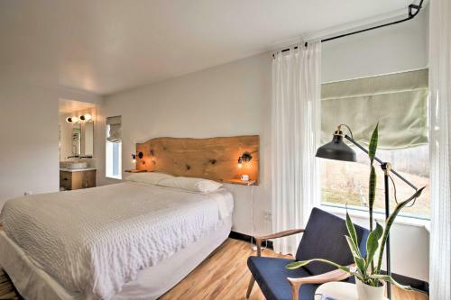 Modern Hideaway With Rooftop Patio And Sweeping Views!