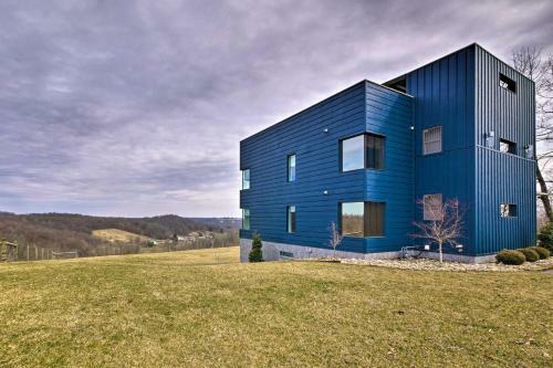 Modern Hideaway With Rooftop Patio And Sweeping Views!