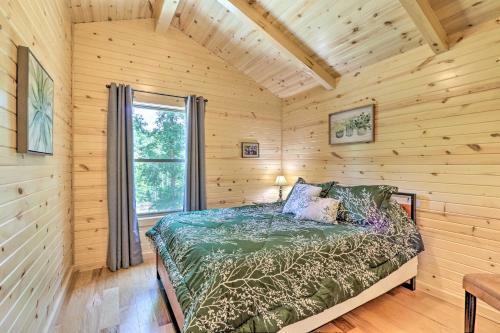 Cozy Cabin With Hot Tub And Deck In Hocking Hills!