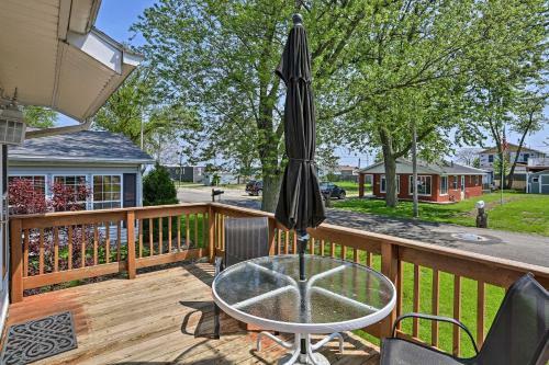 Home With Lake-view Deck By Camp Perry And Magee Marsh