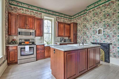 The Henry Manor - Dreamy Victorian Charmer!