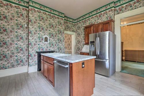The Henry Manor - Dreamy Victorian Charmer!