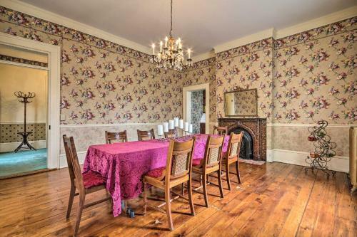 The Henry Manor - Dreamy Victorian Charmer!