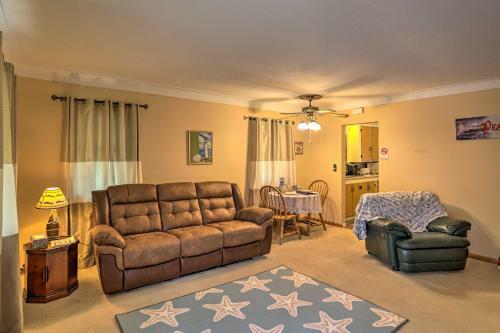Cozy Toledo Home With Fire Pit, Steps To Water!