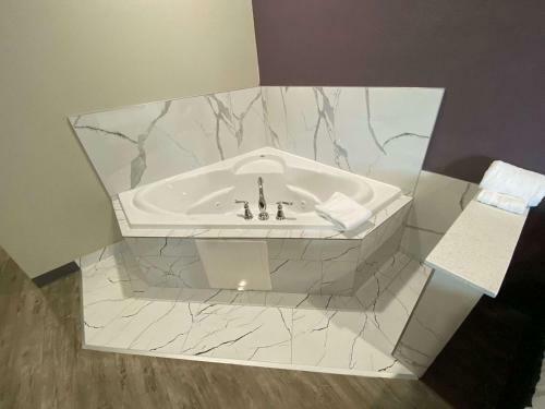 Surestay Plus Hotel By Best Western Ada