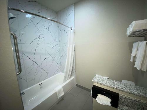 Surestay Plus Hotel By Best Western Ada