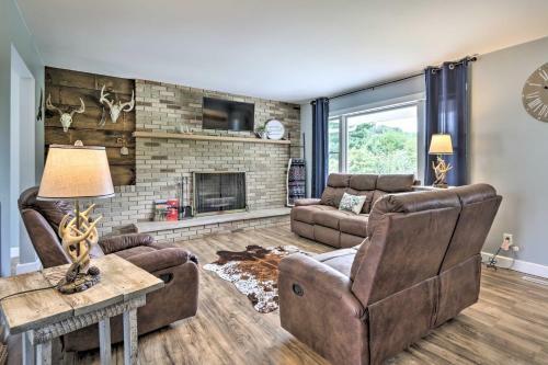 Modern Zanesville Home With Deck And Spacious Yard