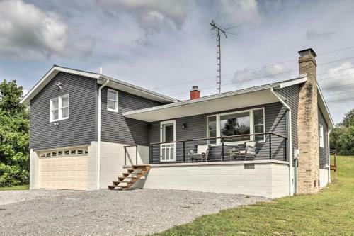 Modern Zanesville Home With Deck And Spacious Yard