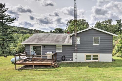 Modern Zanesville Home With Deck And Spacious Yard