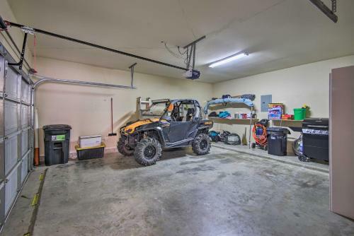 Spacious Townhome, Walk To Lake And Restaurant!