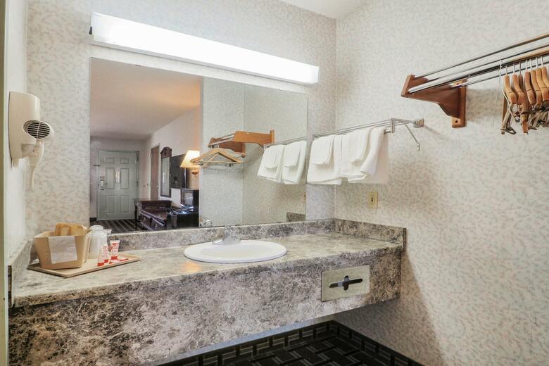 Hotel Lonestar Inn And Suites By Oyo - Erick, Ok