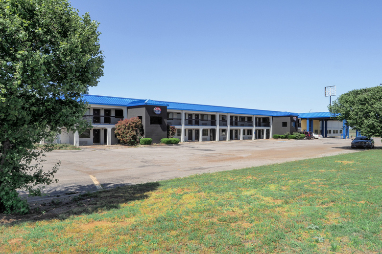 Hotel Lonestar Inn And Suites By Oyo - Erick, Ok