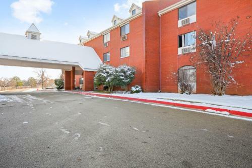 Oyo Hotel Edmond - University Of Central Oklahoma