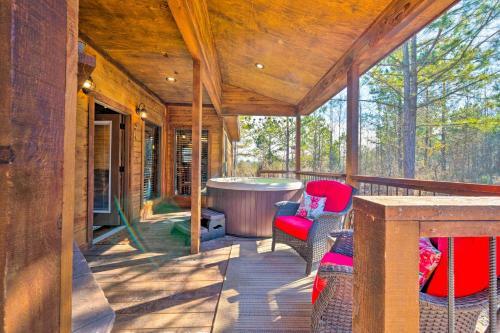 Romantic Cabin Hot Tub, Fire Pit And Deck!