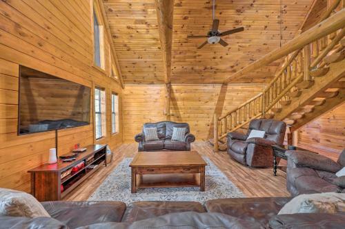 Broken Bow Retreat With Game Room And Hot Tub!