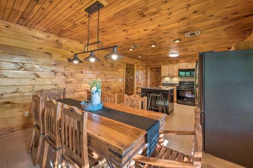 Broken Bow Retreat With Game Room And Hot Tub!