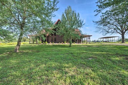 Broken Bow Retreat With Game Room And Hot Tub!